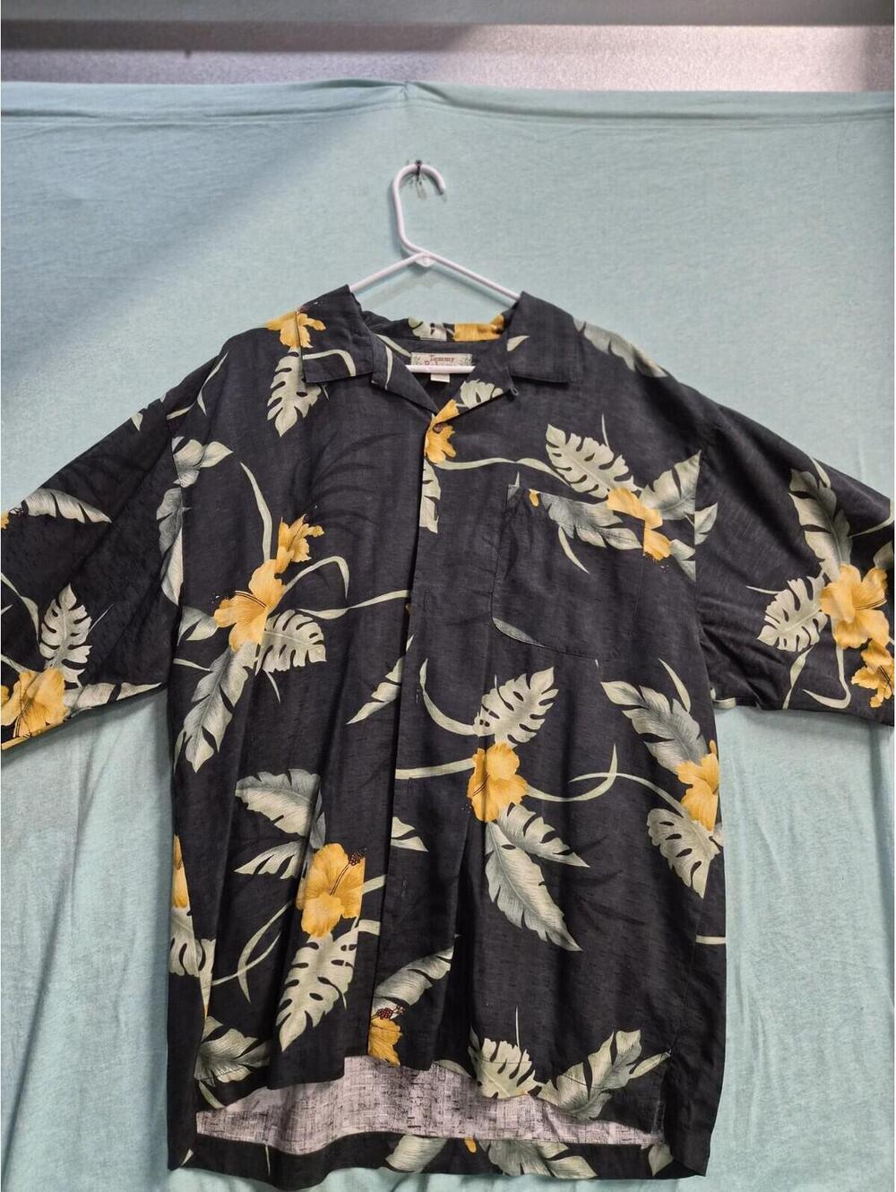 VINTAGE TOMMY BAHAMA HAWAIIAN MEN'S SHIRT  SIZE XL 100% SILK FLORAL PATTERN